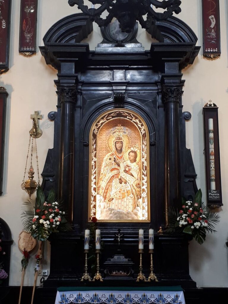 Wizerunek Matki Bożej Szkaplerznej w Czernej