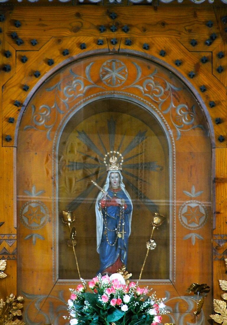 Figura Matki Bożej Królowej Tatr na Wiktorówkach